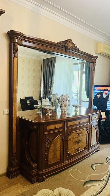 salon dolab: Klassik üslubda qonaq otağı üçün 2 parçalı mebel dəsti: 1) Vitrin — 2