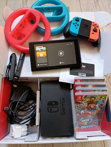 Nitendo Switch: Konzola Nintendo Switch sa opremom koja ide u originalnoj kutiji plus
