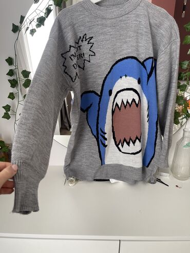 oversize: Продаю oversize свитер с акулой!🦈 Производство Турция 🇹🇷 Новый