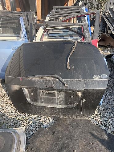 Крышка багажника Honda, 2002 г., Б/у, Оригинал at lalafo.kg Крышка багажника Honda, 2002 г., Б/у, Оригинал