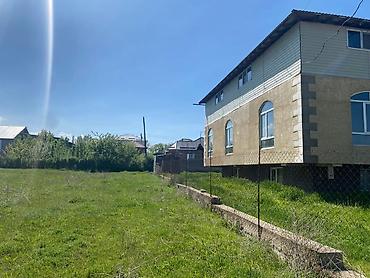 Продажа коттеджей и домов: Продаётся участок 7 соток с новым домом в селе Бер Булак — 2