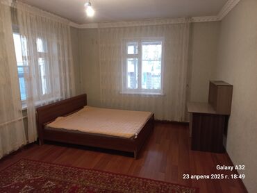 токтогул дом: 10 м², 1 комната, Утепленный, Бронированные двери, Балкон застеклен