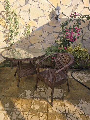 Bağ kresloları: Rattan üslubunda bağ-teras mebeli dəsti - Tərkib: 1 ədəd şüşə səthli