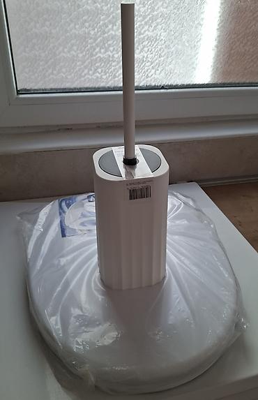 cev za wc solju: Beli komplet za WC: daska i četka. Daska je izuzetno lepog i — 7