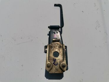 Auto delovi: Drzac prednje haube sa drzacem boce brisaca Lada 21213,21214 Niva — 1