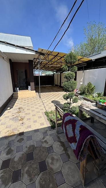 Продажа коттеджей и домов: Продаётся дом с благоустроенным двориком и навесом. Основные — 1