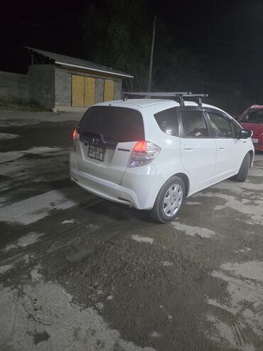 машины для такси: Honda Fit: 2012 г., 1.3 л, Вариатор, Гибрид, Хетчбек