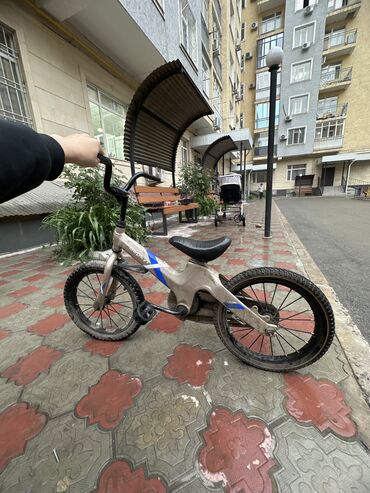 трёхколёсный детский велосипед: Детский велосипед, 2-колесный, 4 - 6 лет, Для мальчика, Б/у