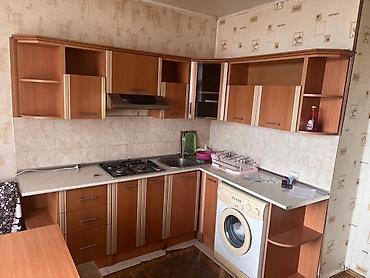 inşatcilarda: Kirayə verilir: geniş və işıqlı mənzil. Yalnız ailəyə verilir.72kv. M — 7