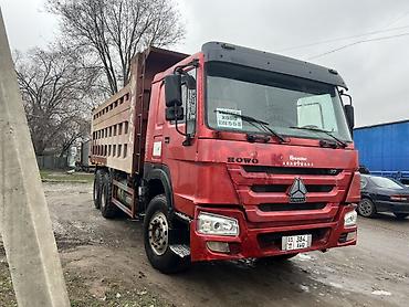 Другой строительный транспорт: Самосвал HOWO (CNHTC), красный, колесная формула 6x4. Основные — 2