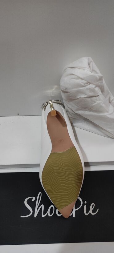 Туфли: Туфли, 35, Just Cavalli, Новый, цвет - Белый, Самовывоз, Платная доставка — 7