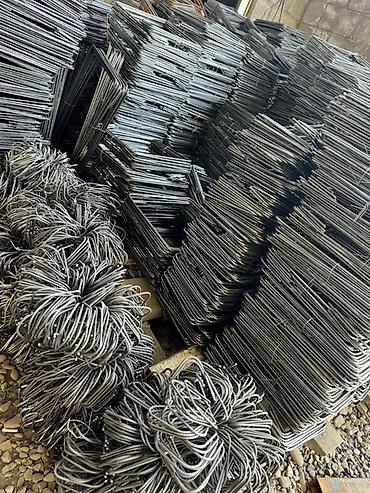 доски зажимы: Арматурные хомуты и вязальная проволока Описание: - Стальные хомуты — 1