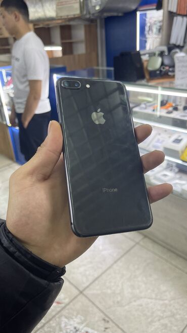 Apple iPhone: IPhone 8 Plus, Б/у, 64 ГБ, Black Titanium, Зарядное устройство, Чехол, 78 %