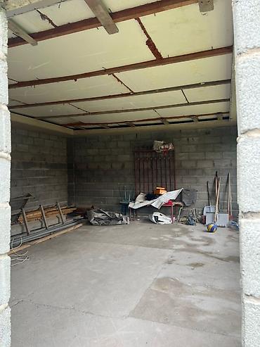 Продажа коттеджей и домов: Продается дом с просторным двором и хозяйственными постройками. - — 10