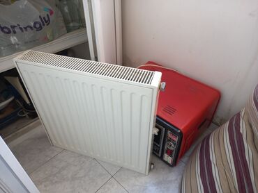 Panel radiator islənib .4 ədəddi hamisi ideal vəziyətdə.1 ədədi 50