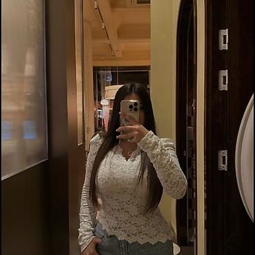 ince sepler: Ağ krujeva bluz – zərif və qadınsı siluet yaradan model. - Rəng — 1