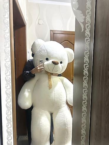 плюшевые мишки оптом: Продаю двух белых плюшевых мишек 🧸 ✅ Большой мишка — 180 см. ✅ — 4