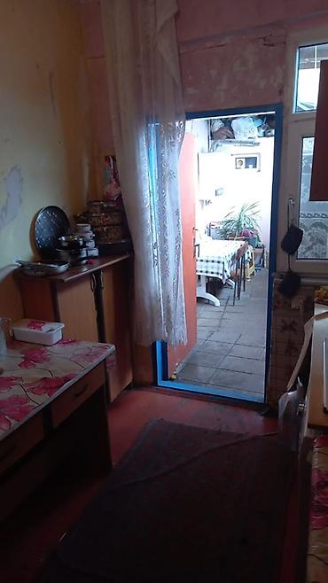 agsuda ev satilir: Nzs qesebesi hayat evi yolun ustunde 1 mertebeli 3 otaq alave 1 otaq — 4