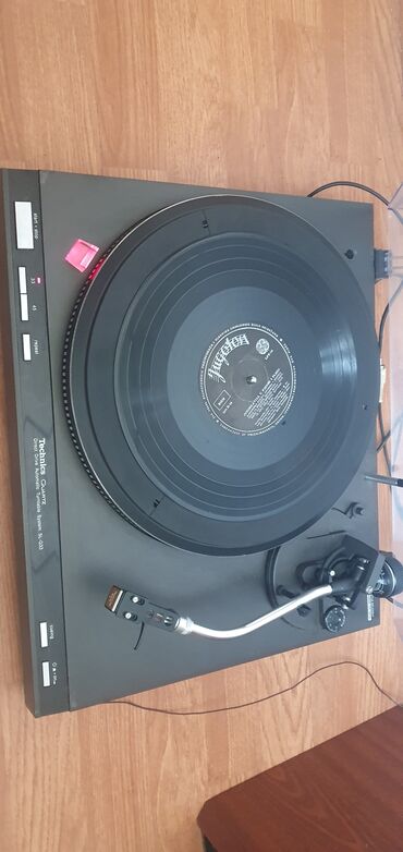 Mini disk plejeri: Prodajem Gramofon -Tehniks Quartz SL-Q33
Ocuvan u super stanju