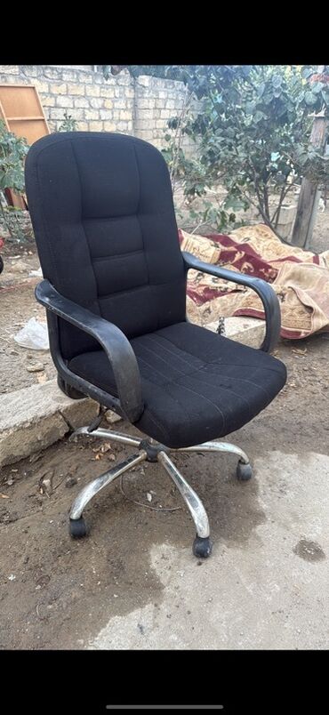 Ofis oturacaqları: Təkərli, Qolları tənzimlənmir, Parça
