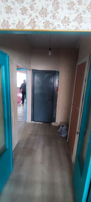 квартира ак тилек: 2 бөлмө, 52 кв. м, Жеке план, 1 кабат, Эски ремонт
