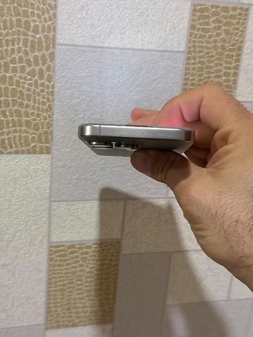 10 pro: IPhone 15 Pro, 256 GB, Natural Titanium, Face ID — 4