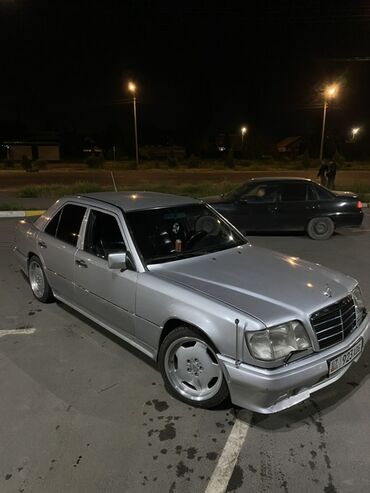 спойлер на мерседес 124: Mercedes-Benz 3.2 в серебристом цвете. Модель имеет классический