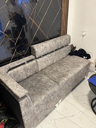 Divanlar: Müasir üçyerlik divan - Rəng və material: Beton-effektli boz rəngdə — 1
