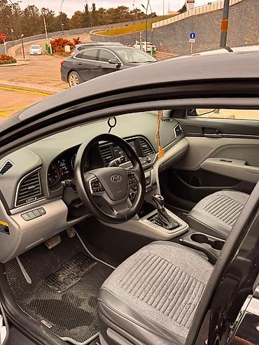 böyük güzgü: Hyundai Elantra salonu və daxili avadanlıqları - Avtomatik sürətlər — 10