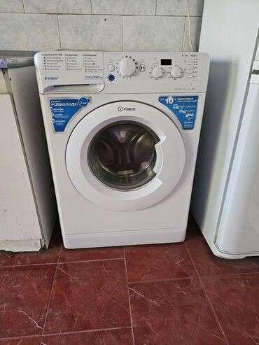 продаю или менаю: Стиральная машина Indesit, Б/у, Автомат, До 5 кг, Узкая