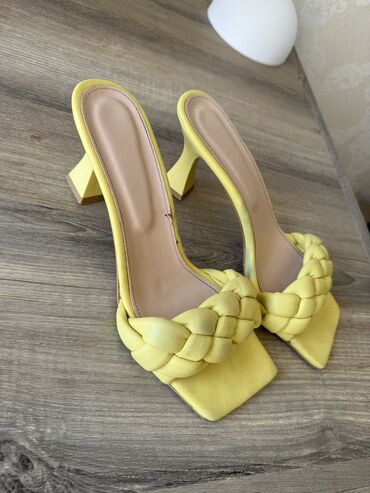 женские летние сандали: Летние шлепанцы на каблуках Каблук очень удобный не высокий Размер