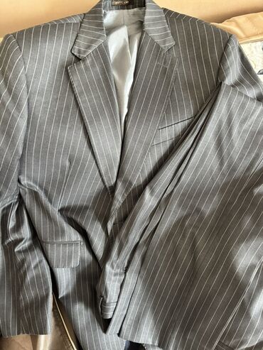 Kostyumlar: Klassik kişi kostyumu – EMILAND - Model: İki parçalı kostyum (jilet — 10