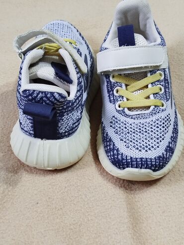 Детская обувь: Продаю детскую обувь в идеальном состоянии. Брали от 3500 сом. От 400 — 14