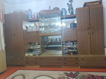 мебел ош: Зал үчүн гарнитур, Колдонулган, Шкаф, Жыгач, Өзү алып кетүү, Акылуу жеткирүү, түсү - Саргыч боз