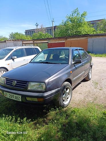 323 f: Volkswagen Vento: 1993 г., 1.8 л, Механика, Бензин, Седан — 1