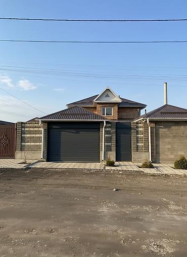 Продажа коттеджей и домов: Продается кирпичный двухэтажный дом с благоустроенным двором и — 1