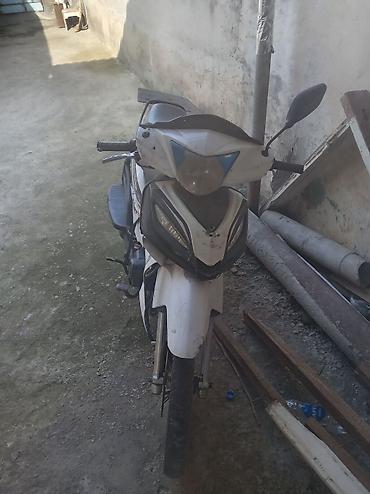 skoda rapid: Skuter/moped – “Efir WS” gövdəli, ağ-qara rəngdə şəhər daxili — 2