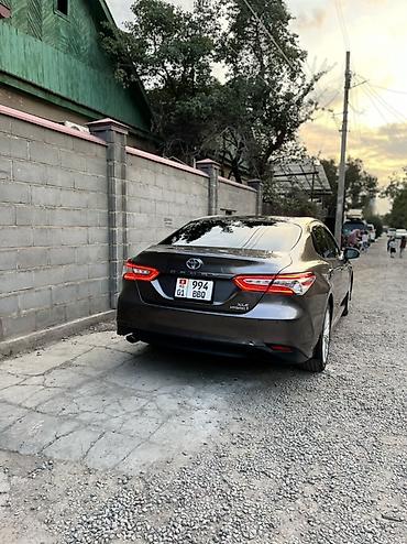 б у машины: Toyota Camry: 2018 г., Гибрид, Седан — 2