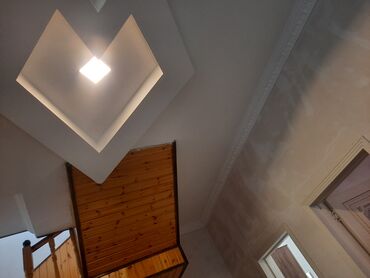 Digər taxta-şalban: Iki mərtəbəli evin daxilində taxta üzlü pilləkən və geniş hol sistemi — 2