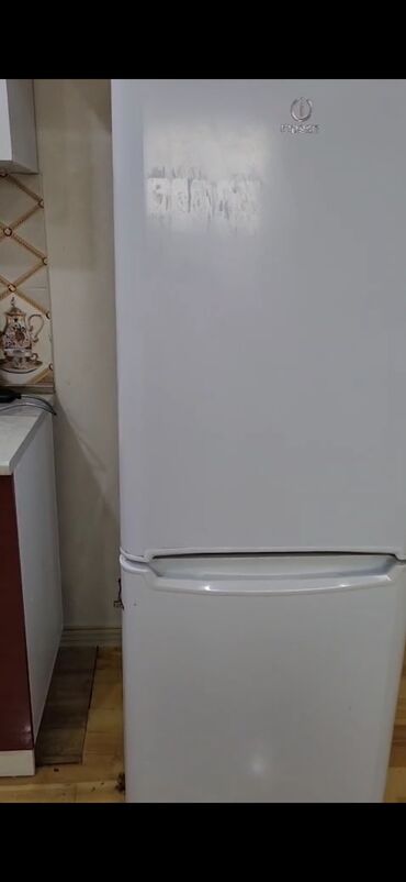 iki qapili soyuducu: 2 qapılı Indesit Soyuducu Satılır, rəng - Ağ