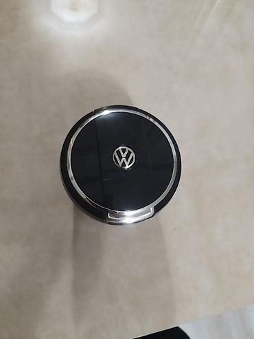 guzgu işıqlı: Volkswagen avtomobilləri üçün LED işıqlı külqabı - Dizayn: Qara — 3