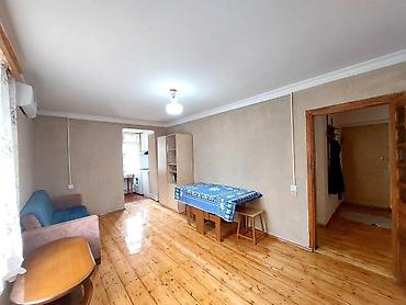 4 5 saatliq is elanlari: İcarəyə verilir 2 otaqlı köhnə tikili 40 m², Elmlər Akademiyası m — 1