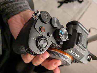 Фотоаппараты: Sony A7 IV BODY в идеальном состоянии. Комплект полный ремешок