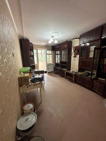 квартиру в микрорайонах: 3 комнаты, 58 м², 104 серия, 2 этаж, Старый ремонт