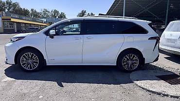 экономия бензин: Toyota Sienna: 2021 г., 2.5 л, Типтроник, Гибрид, Минивэн — 10