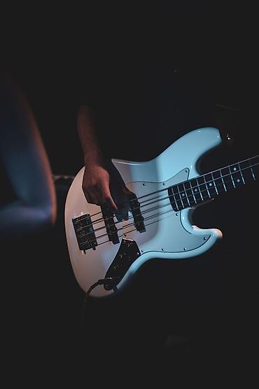 türkiy: 🎸 Gitara Kurslarına Qəbul Davam Edir! Gitara ifa etməyi peşəkar — 9