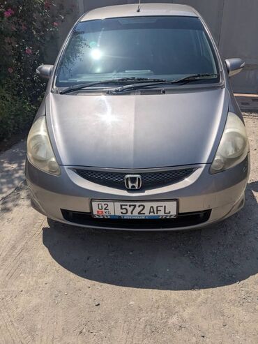 мотор от фит: Хэтчбек Honda Fit серого цвета, идеально подходящий для городской