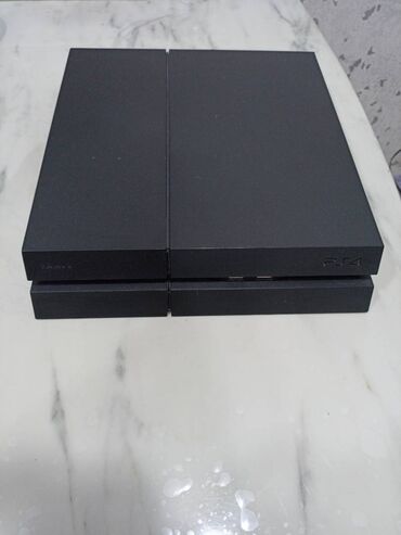 PS4 (Sony Playstation 4): Playstation 4 Fat 500GB, ideal vəziyyətdədir,evdə səliqəli istifadə