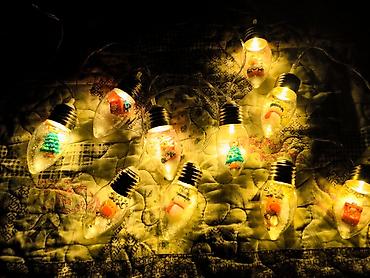 led свет: Продаю гирлянда с мини-снежными лампочками. Каждая лампочка — это — 7