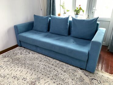 2 х местный раскладной диван: Диван-кровать, цвет - Голубой, Б/у